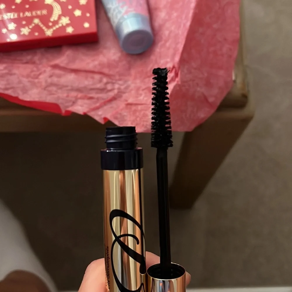 Estee Lauder Makeup Bundle! - Picture 3 of 9